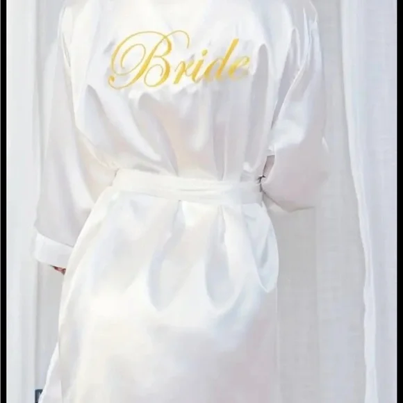 Bridal kit: White Bride Robe + Short Veil - Picture 1 of 14